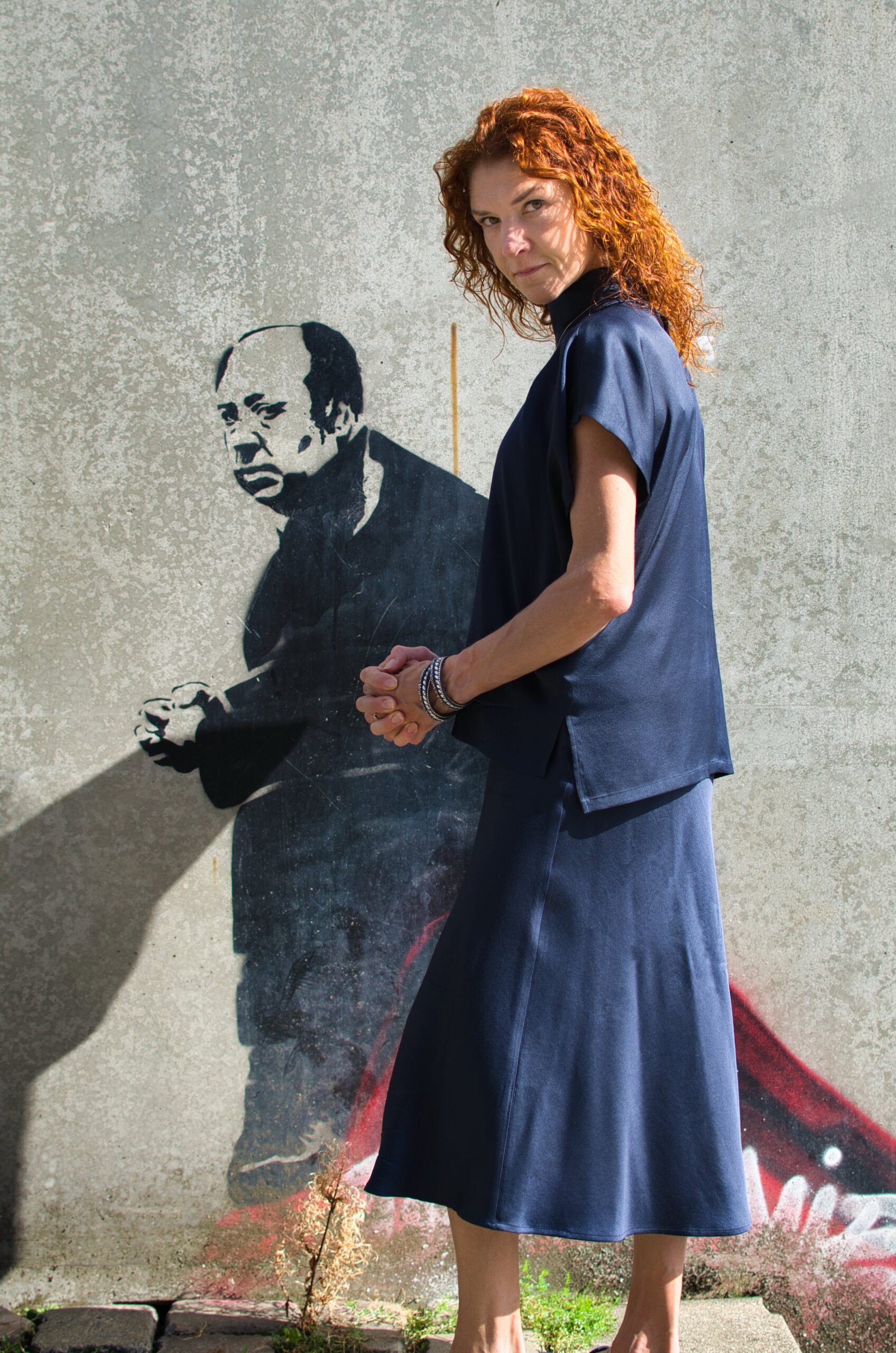 Decorative wave header